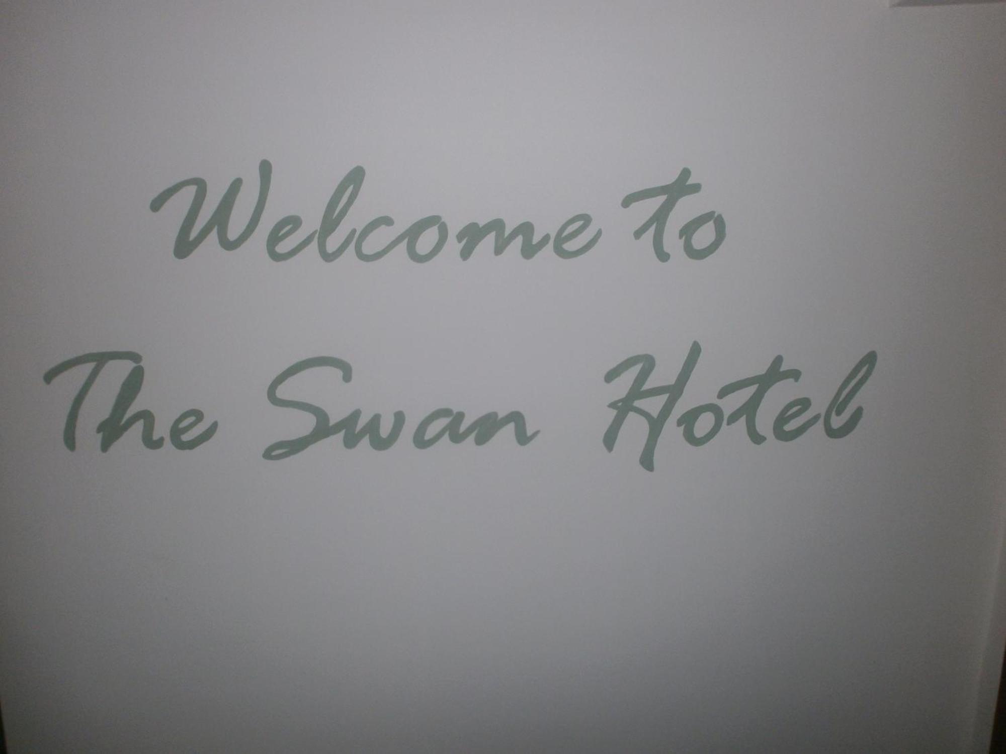 The Swan Hotel アルモンズベリー エクステリア 写真