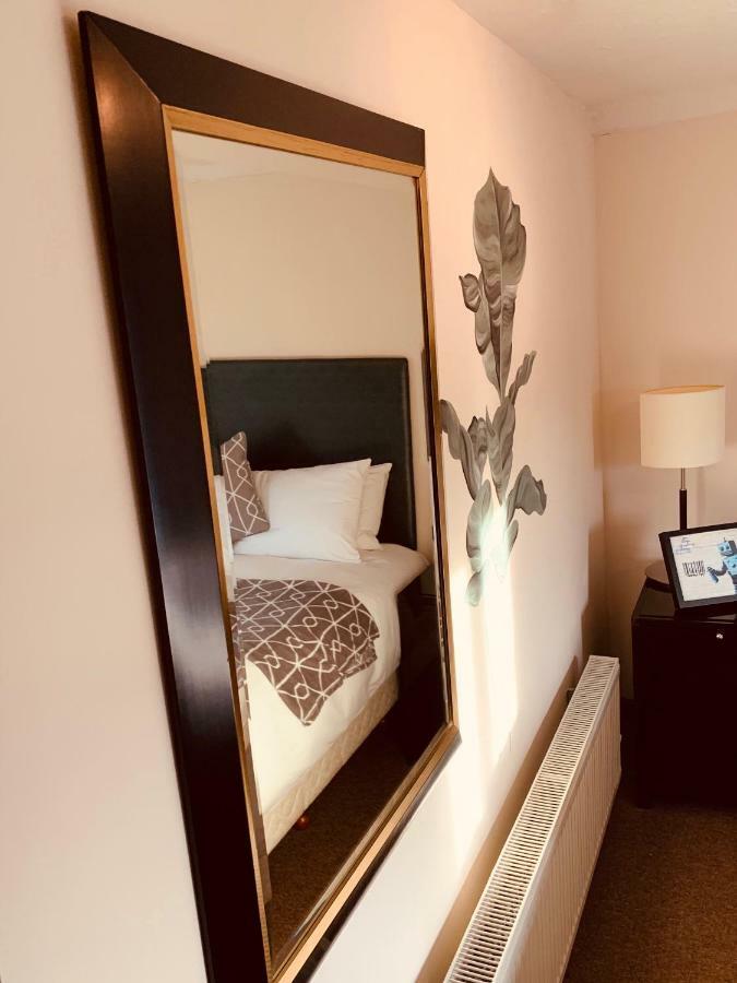 The Swan Hotel アルモンズベリー エクステリア 写真